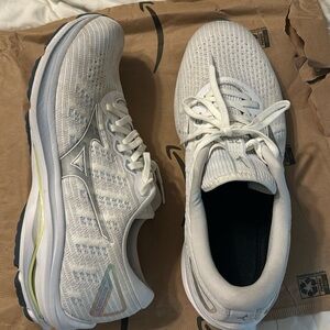 Mizuno Women's Wave Rider 25 Running Shoe Size 11